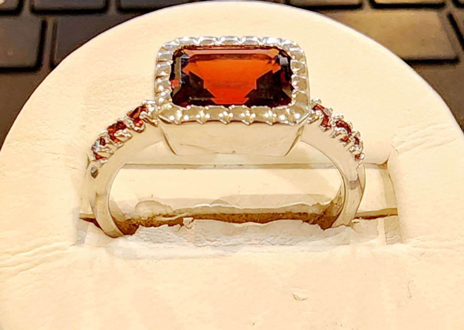 Garnet Ring in 925 0148 sz 6