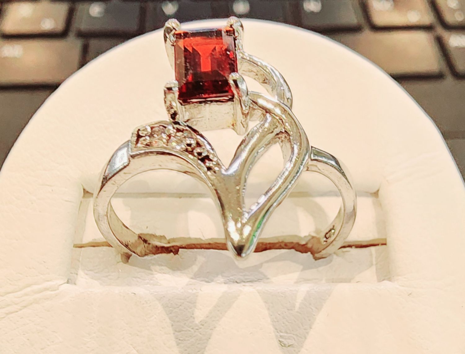 Garnet Ring in 925 0136 sz 7