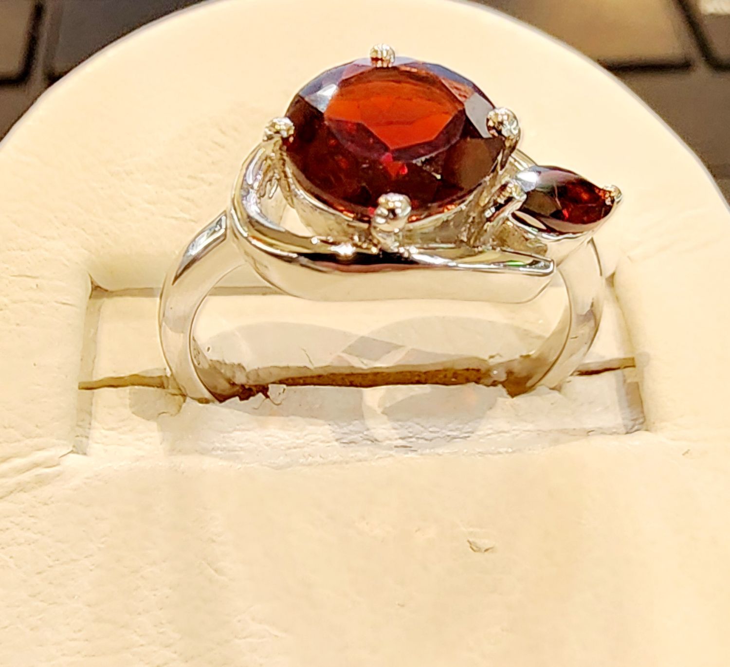 Garnet Ring in 925 0135 sz 6