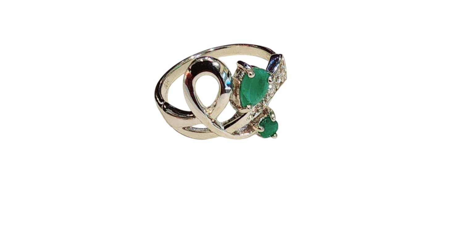 Emerald Ring in 925 0107 SZ 6