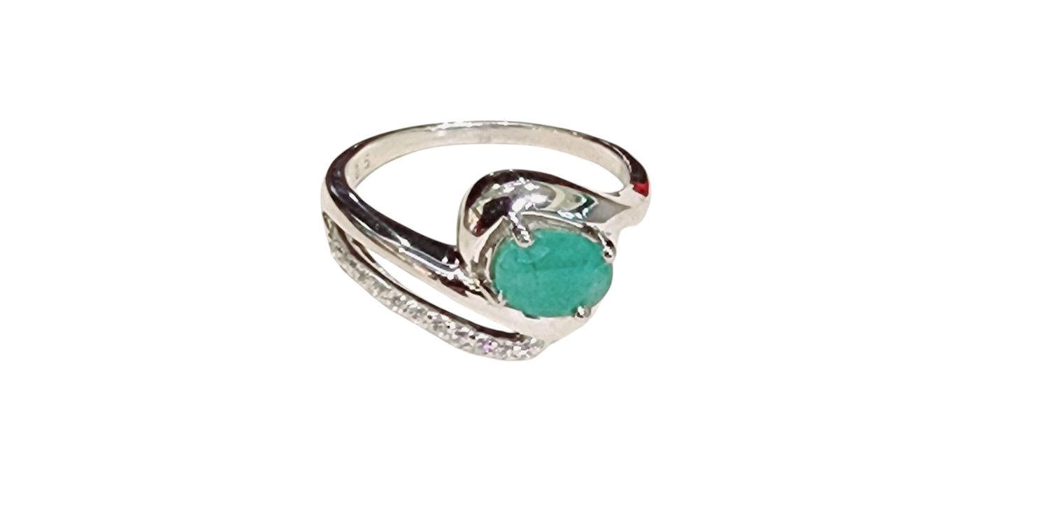 Emerald Ring in 925 0109 SZ 8.5