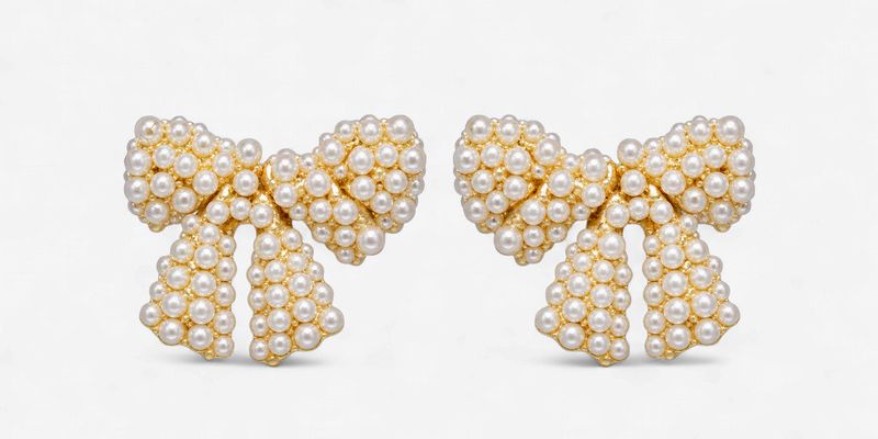 Pearls, Please! Bow Earrings