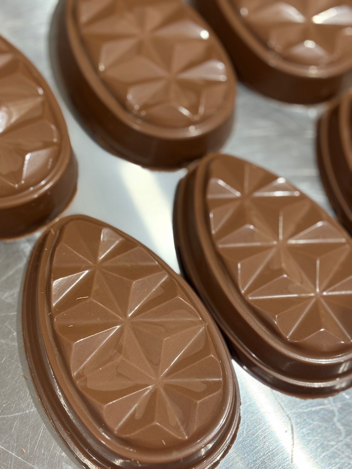 Crackin' pistachio egg - Large