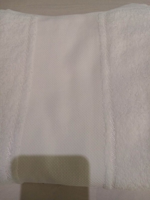 WITTE HANDDOEK MET AIDABOORD 50 X 1CM