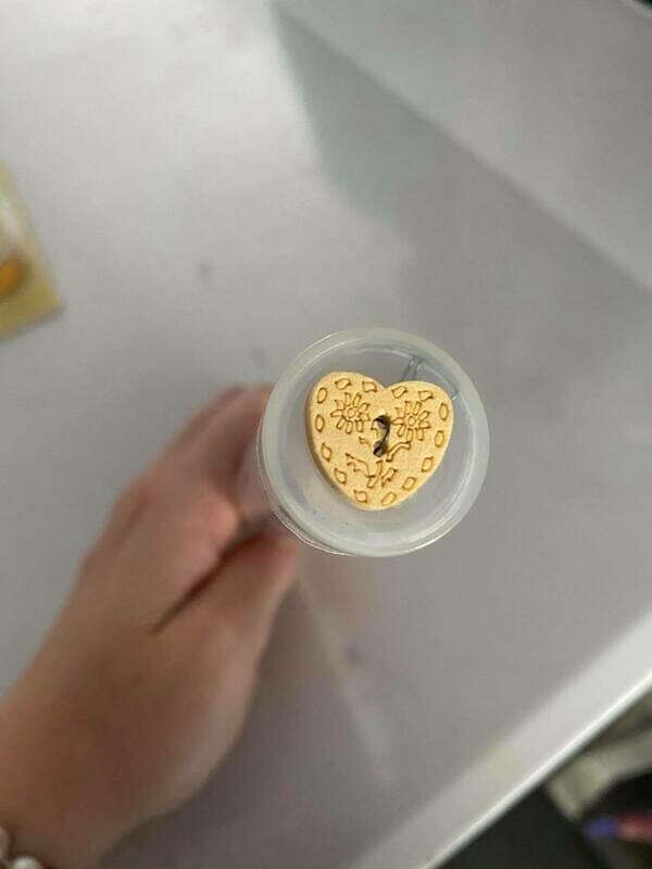 HOUTEN FANTASIEKNOOP HARTJE 28mm