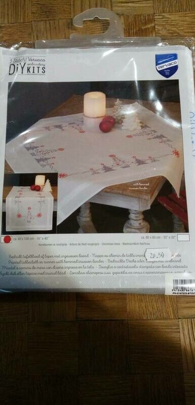 VOOR GEDRUKTE KERSTLOPER MET DRAAD IN KRUISSTEEK