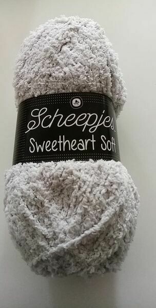 002 sweetheart soft   scheepjes=licht grijs