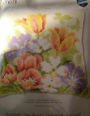 kruissteek kussen bloemen =op bestelling