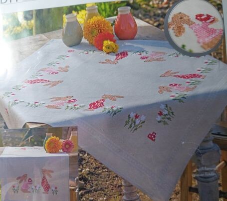 pn-0190811 tafeldoek 80x80cm vervaco
voorgedrukt kruissteekpakket met draad