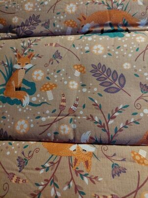 breizak met vosjes print op bruine ondergrond