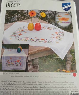 &#39;lavendel en veldbloemen&#39; VERVACO
voorgedrukte kruissteek tafeldoek
80x80cm