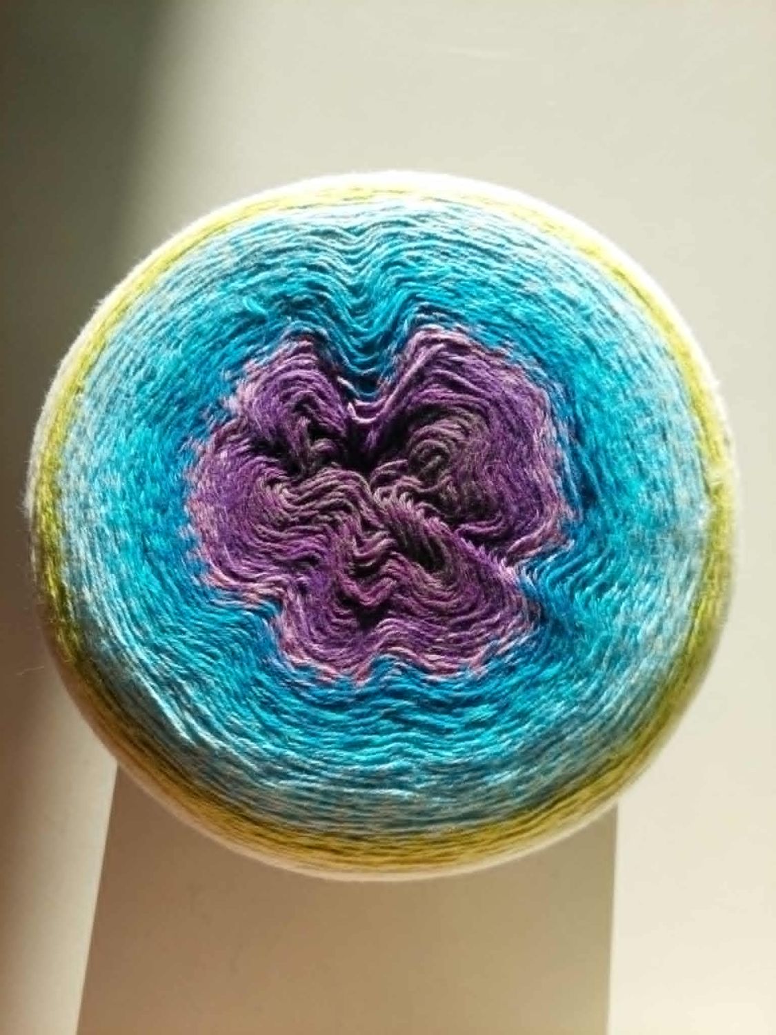 MEGA WHIRL scheepjes = 3 km verloop garen 60% katoen /40% acrylic kleur403