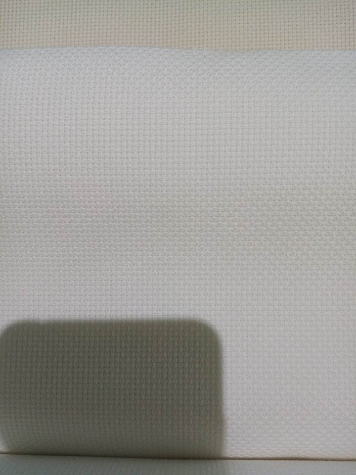 WITTE AIDASTOF 1.4M BREED 5.5 BLOKJE PER CM = PER 25CM