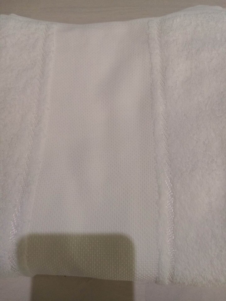 WITTE HANDDOEK MET AIDABOORD 50 X 1CM