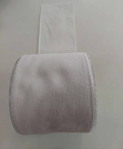 witte aidaband 10 cm breed met witte pico=per meter