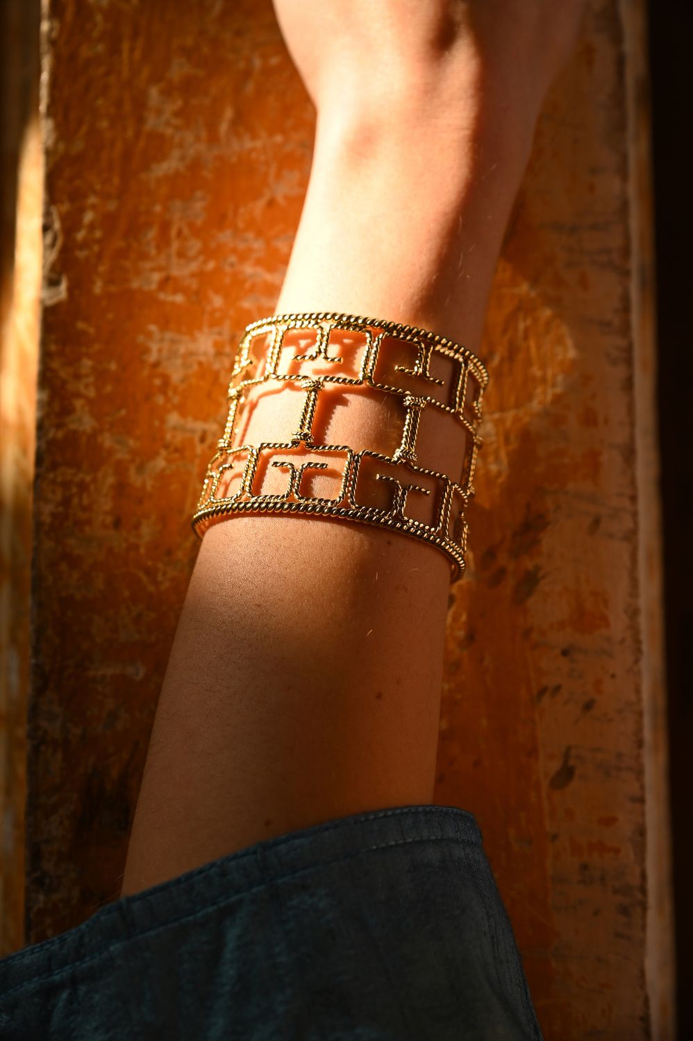 Amphora Cuff