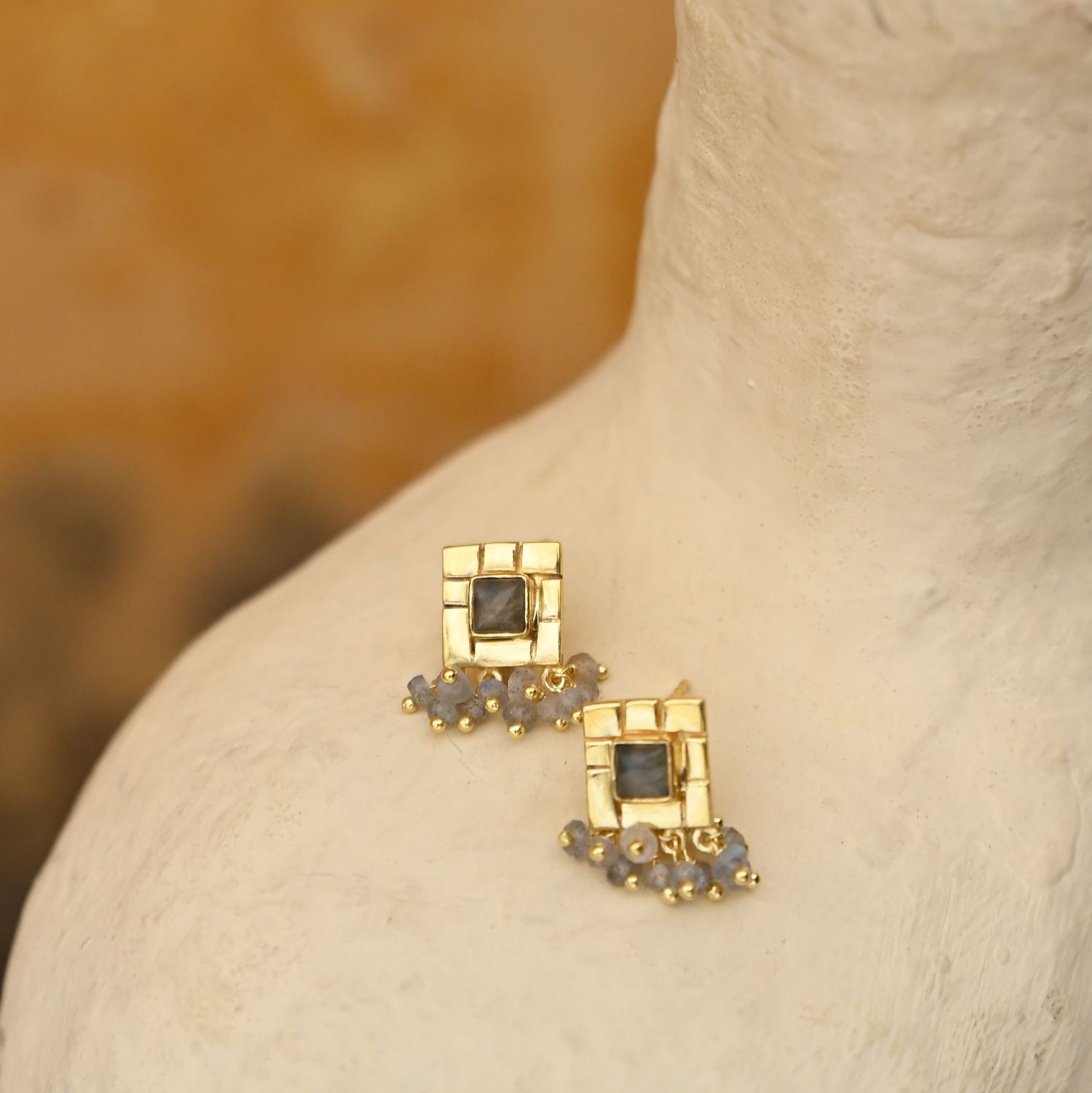 Aurea Stud Earrings Small - White Moonstone