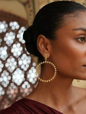 model wearing christine bekaert jewelry handcrafted gold-plated Akkad large hoops earrings