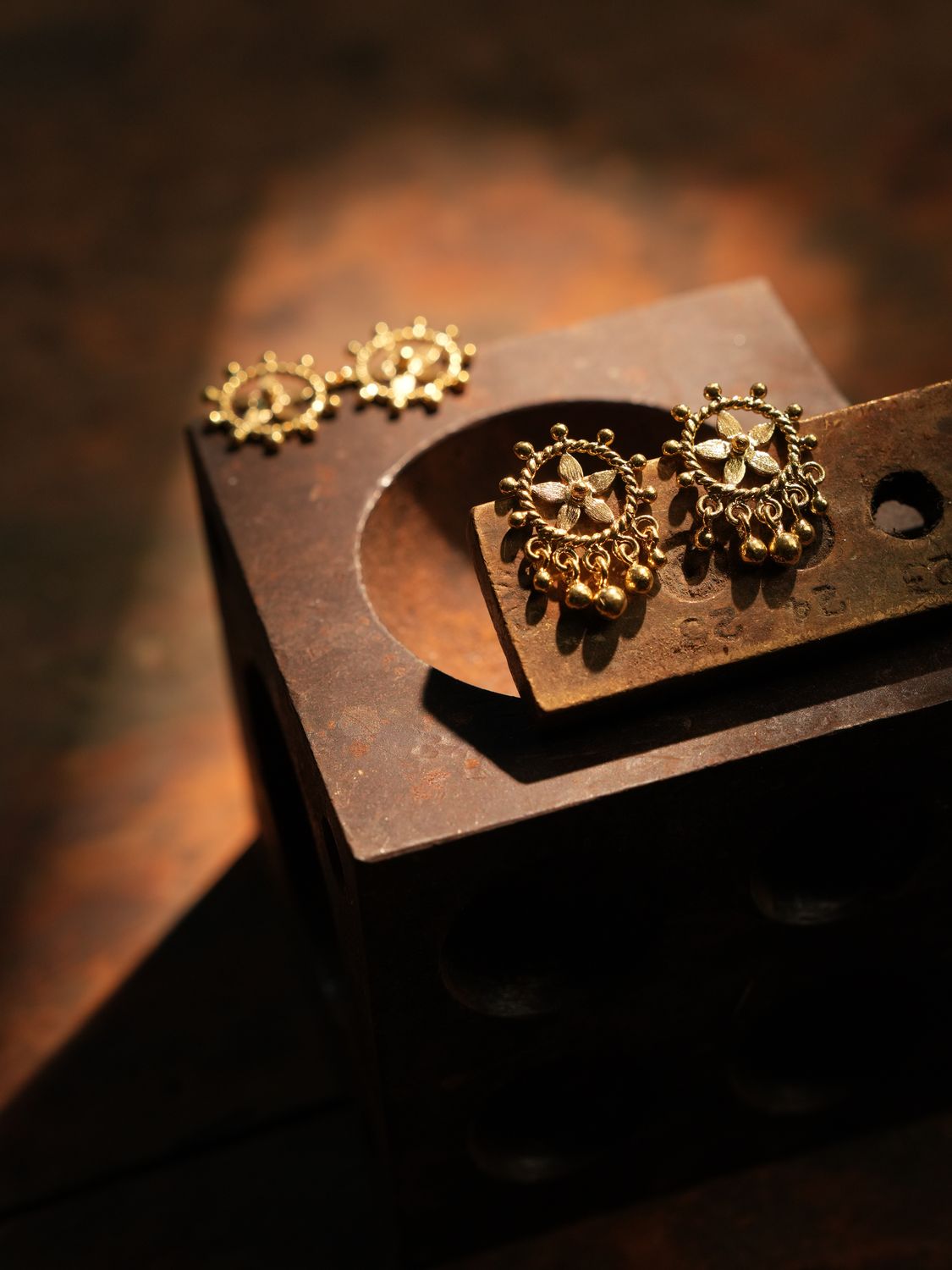 product photo christine bekaert handcrafted gold-plated jewelry mulmul small studs earrings with star design