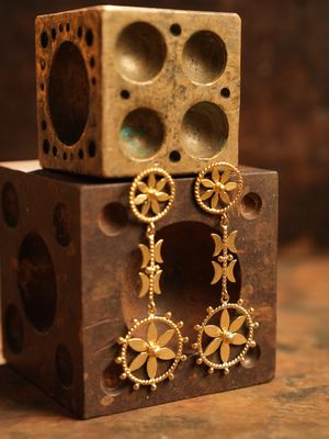 product photo christine bekaert jewelry handcrafted gold-plated methuselah earrings with star design
