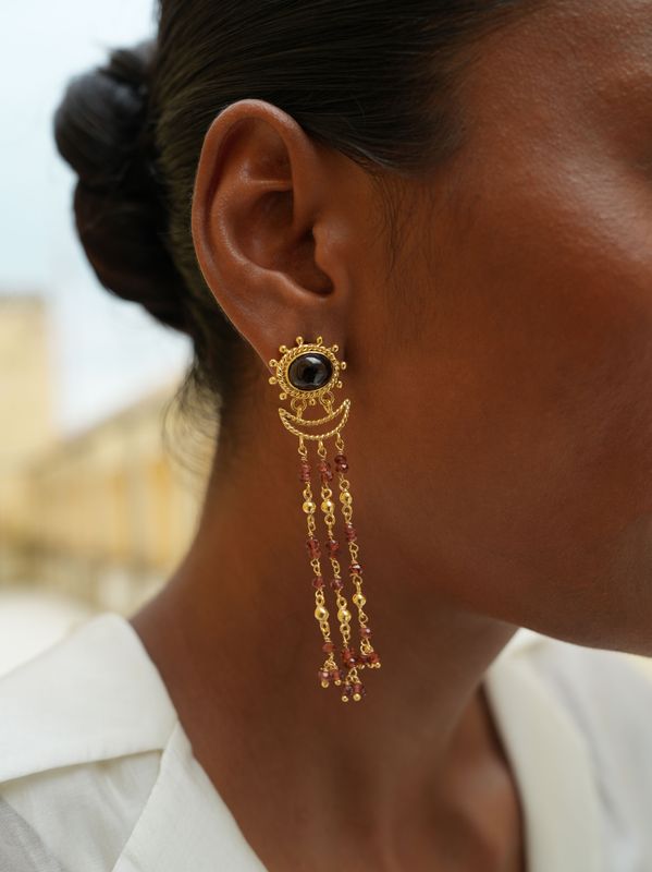 The Sippar Earrings - Garnet
