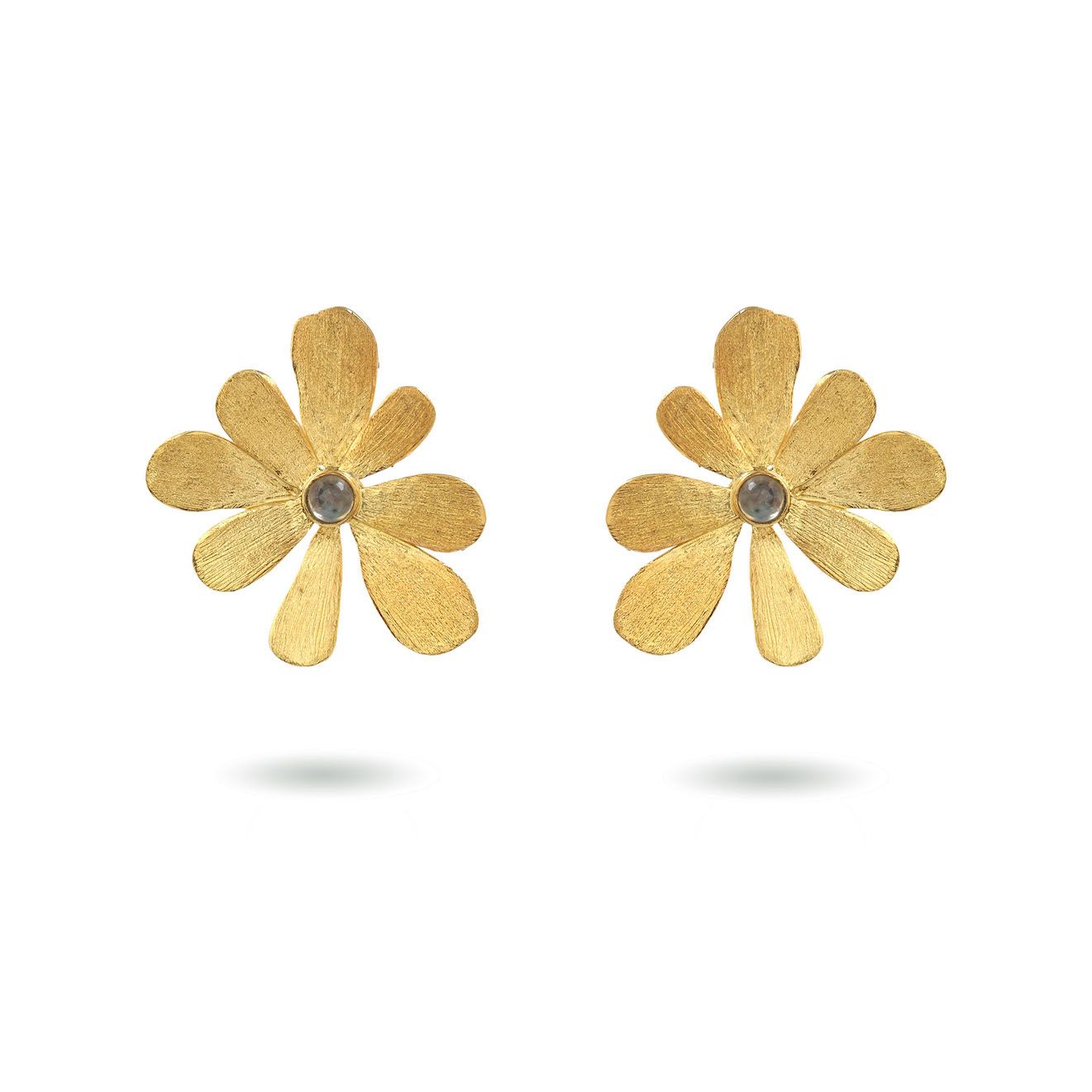 Product shot of medium flower earrings with pearl by Belgian Christine Bekaert handcrafted statement jewelry 