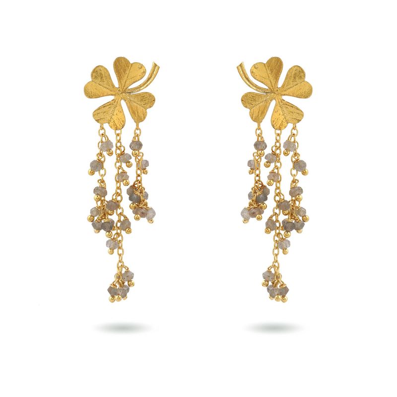 Product shot of small clover earrings with amethyst by Belgian Christine Bekaert handcrafted statement jewelry 