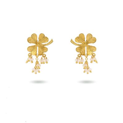 Product shot of small clover earrings with amazonite by Belgian Christine Bekaert handcrafted statement jewelry