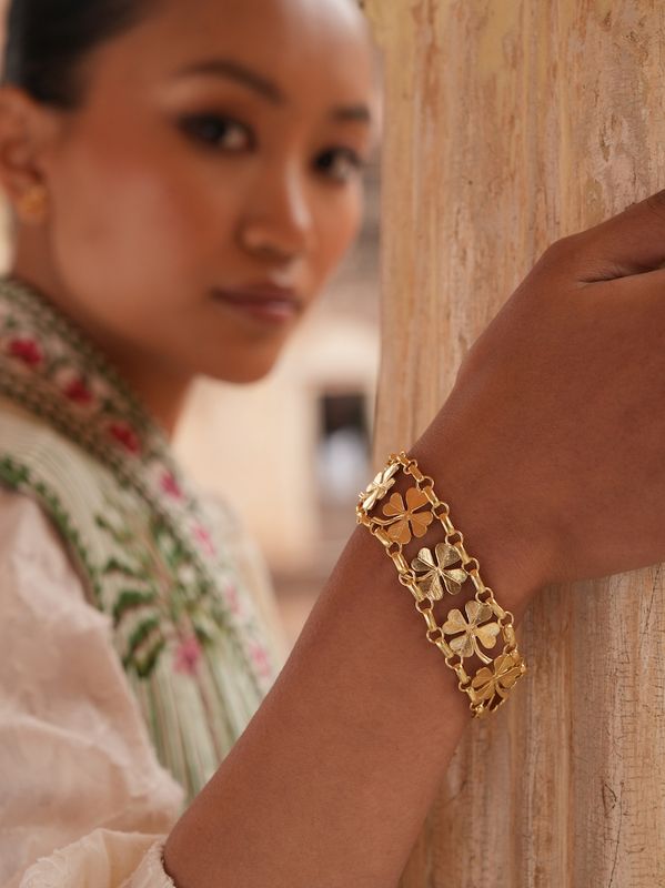Product shot of clover bracelet by Belgian Christine Bekaert handcrafted statement jewelry 