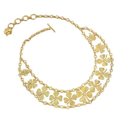 Product shot of short clover necklace by Belgian Christine Bekaert handcrafted statement jewelry 