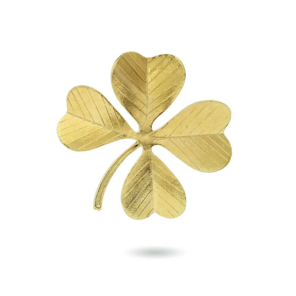 Product shot of large clover pendant by Belgian Christine Bekaert handcrafted statement jewelry 