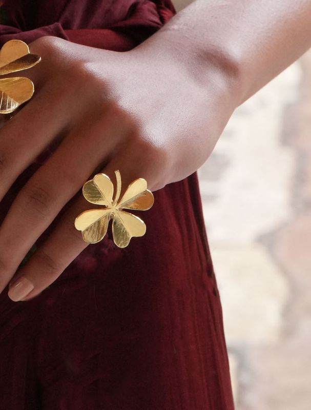Product shot of small clover ring by Belgian Christine Bekaert handcrafted statement jewelry on model