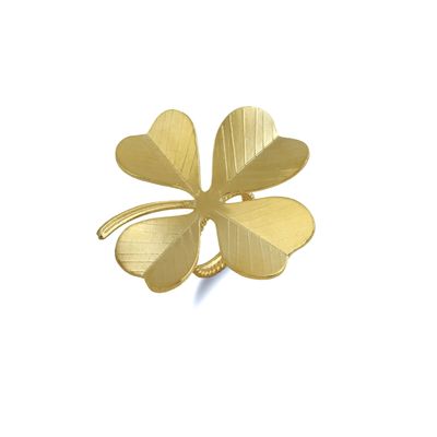 Product shot of large clover ring by Belgian Christine Bekaert handcrafted statement jewelry 