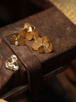 The Desert Rose Small Studs