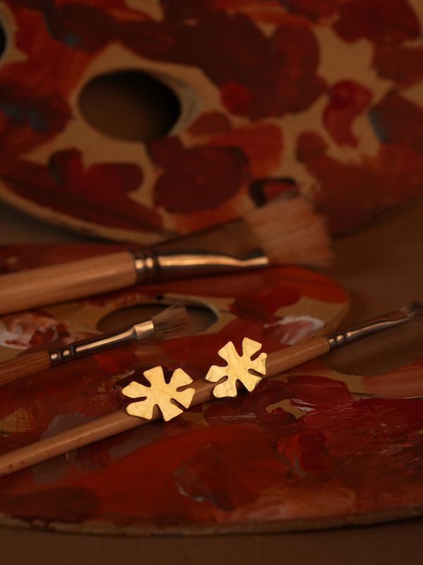 The Pasiphaé Large Studs