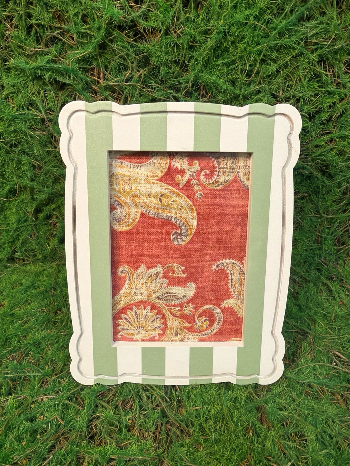 Green &amp; White Stripe 5x7 Frame 7.25"L x 9"H