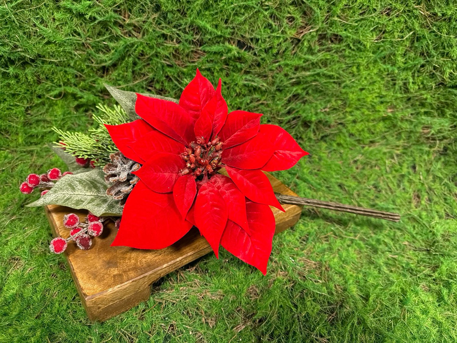 20" Red Green Deluxe Poinsettia Berry