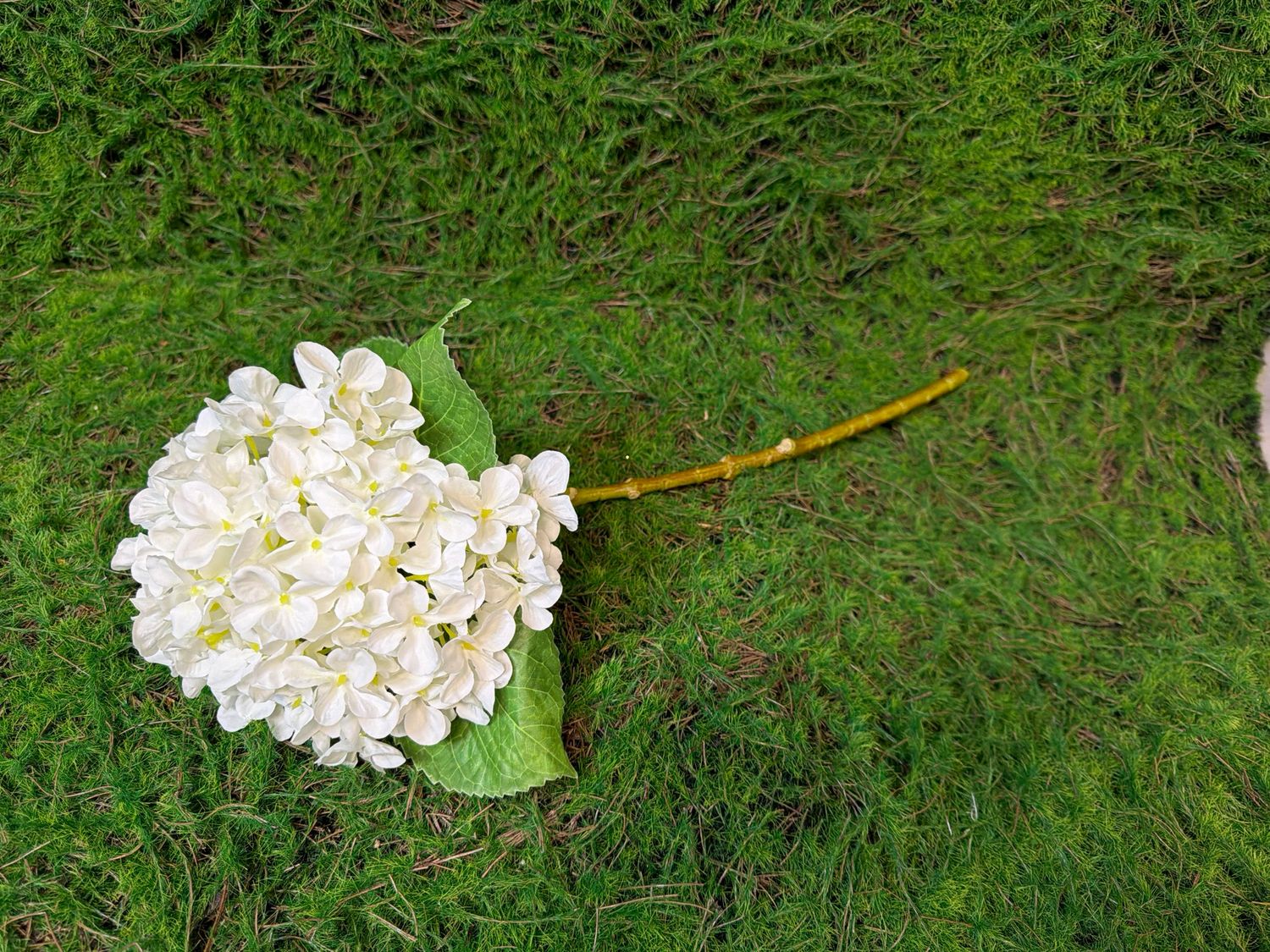18" White UV Protected Hydrangea Spray