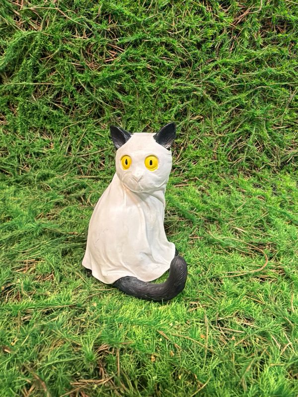 Resin Sitting Halloween Cat
