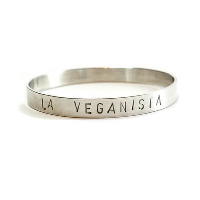 Armreif aus Silber mit dem Schriftzug : LA VEGANISTA.