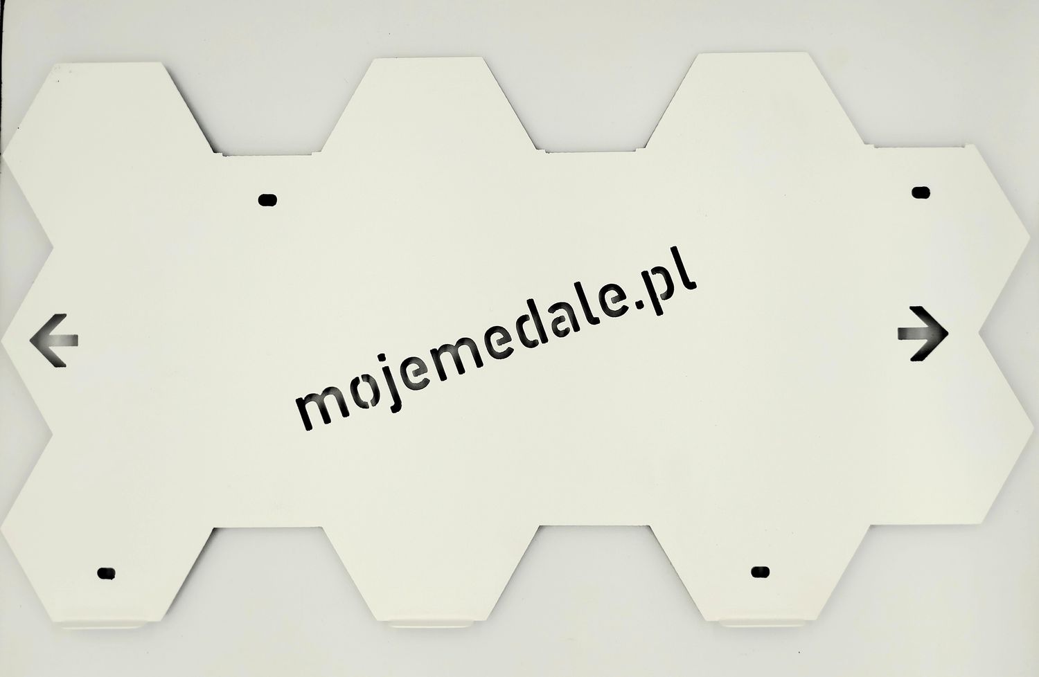 Panel metalowy biały rozmiar: 15 medali