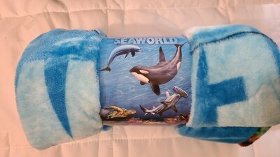 Sea World 50x60&quot; fleece throw