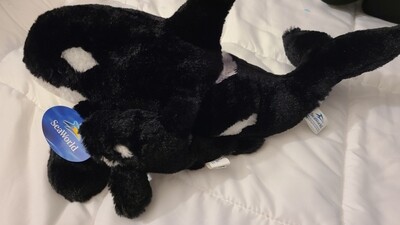 Orca &amp; Calve plush set
