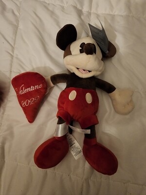 Mickey &amp; Minnie Mouse Valentine's Day 2022 plush set