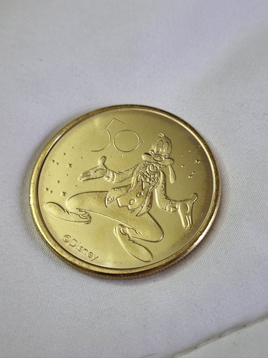 Goofy Walt Disney World 50th medallion coin