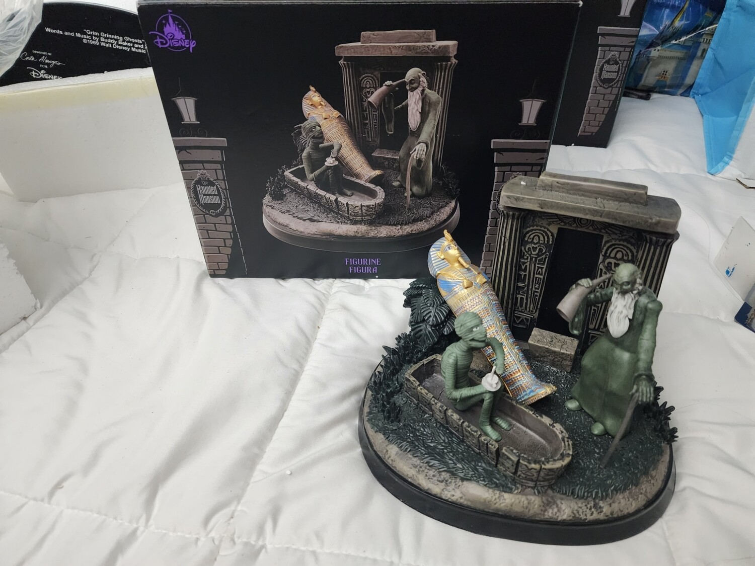 Graveyard Scene musical figurine