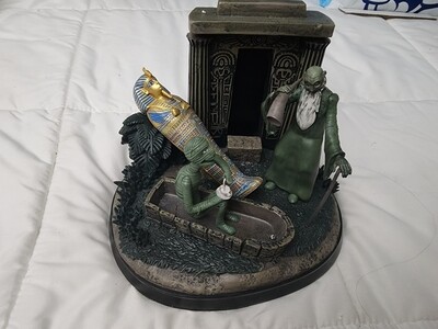 Graveyard Scene musical figurine