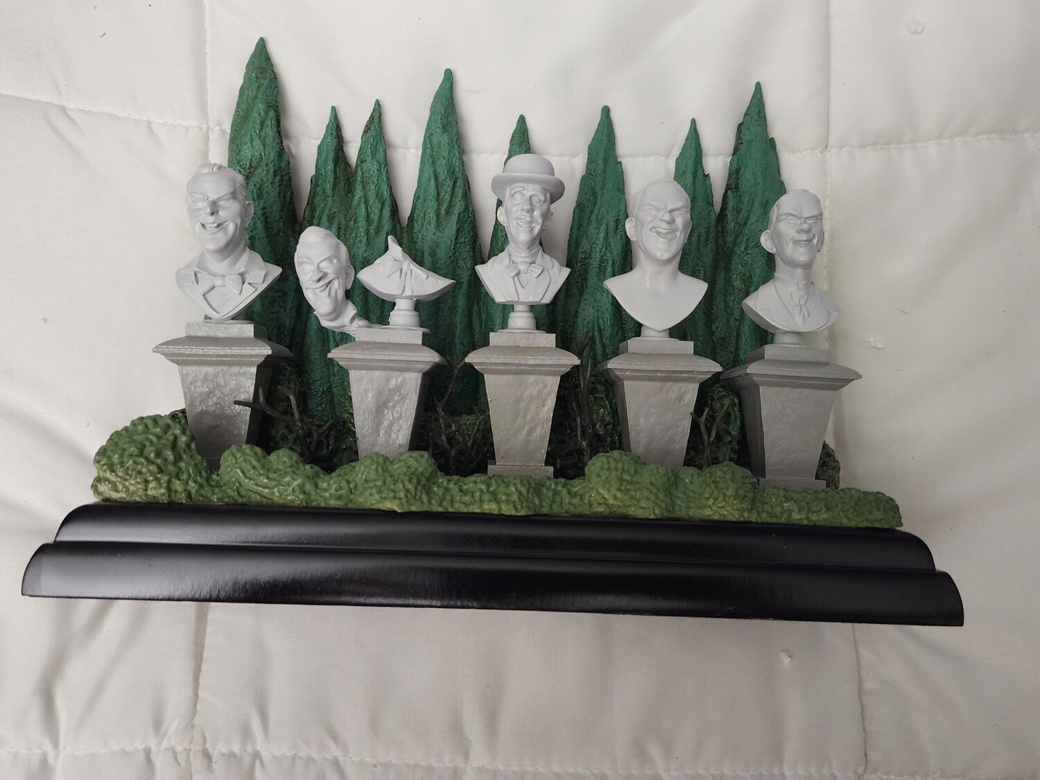 Singing Busts musical figurine