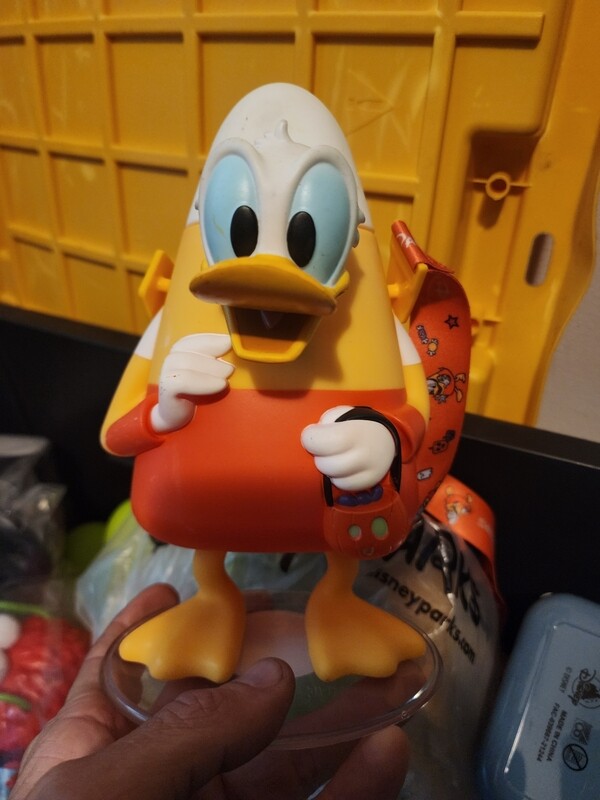 Donald Duck GLOW sipper cup