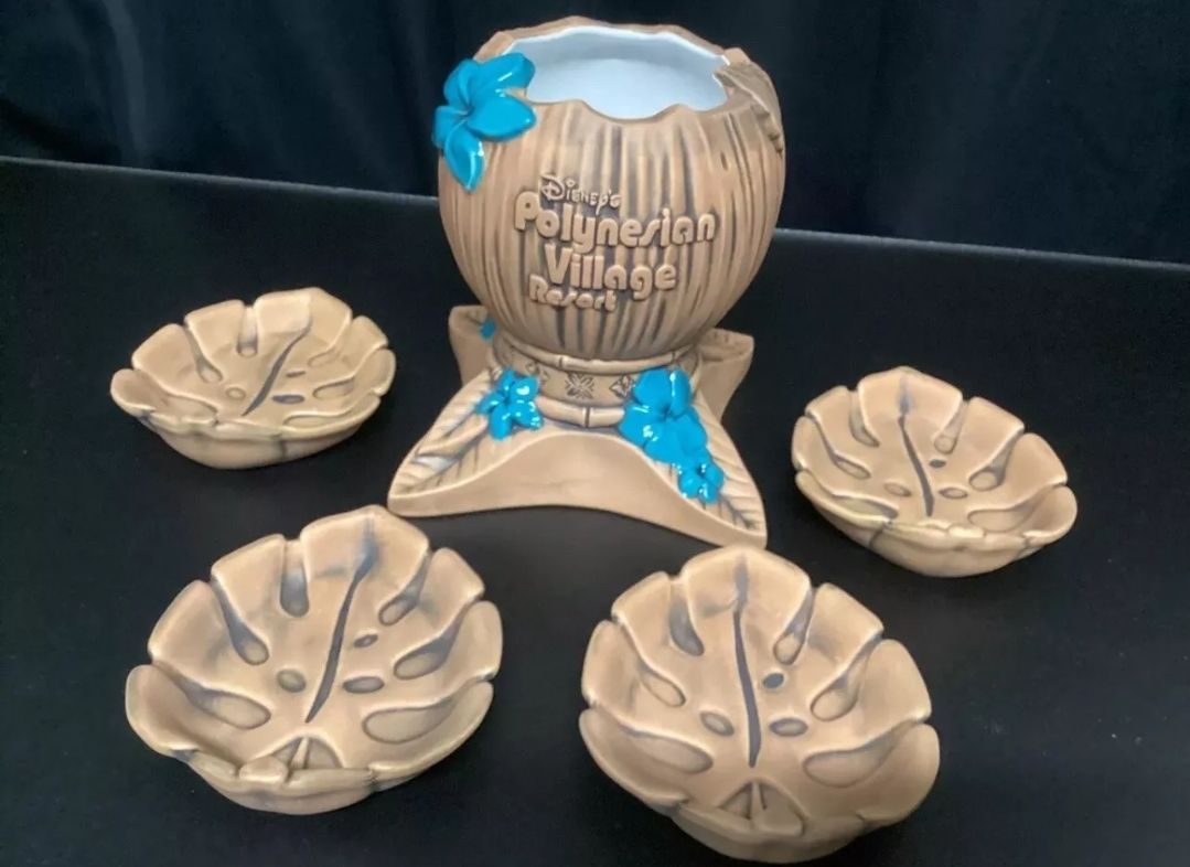 Disney Polynesian Resort serving set